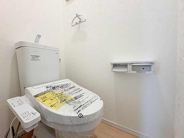 【トイレ】トイレ・ウォシュレット付。快適で衛生的な洗浄機能付温水シャワートイレです。