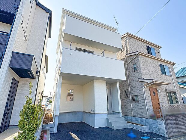 【外観】家族の温かさと陽光の暖かさ、楽しい毎日と明るい未来を予感させる「空間が織り成すひとつ先の住み心地」を演出します。