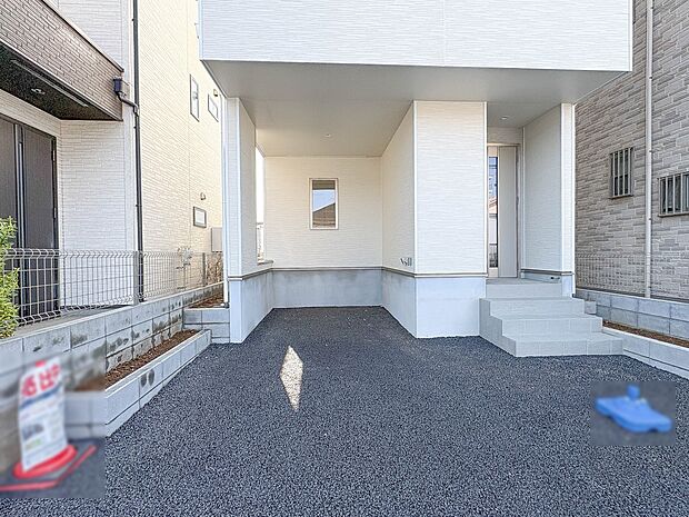 【駐車場】毎日の生活にマイカーが必須という方は、購入を検討する際、駐車場があることは大事な条件です。毎日の通勤や家族の送迎、買い物やお出かけなどクルマのある暮らしを満喫したい方は要チェック。…