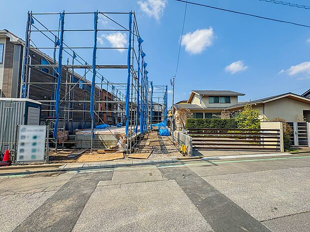 【外観】家族の温かさと陽光の暖かさ、楽しい毎日と明るい未来を予感させる「空間が織り成すひとつ先の住み心地」を演出します。