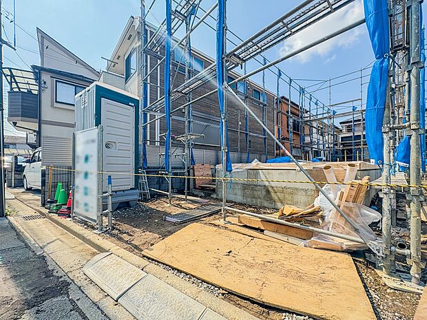 【駐車場】毎日の生活にマイカーが必須という方は、購入を検討する際、駐車場があることは大事な条件です。毎日の通勤や家族の送迎、買い物やお出かけなどクルマのある暮らしを満喫したい方は要チェック。…