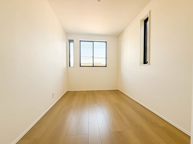 3号棟【洋室5.68帖】充実した生活は伸びやかな居室空間から始まります。快適に・伸びやかに。心の潤いを求める方々へ。