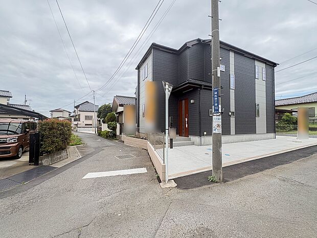 【前面道路】陽当りや通風性など各所に施された工夫で住みやすさを実現。部屋の大きさや周辺環境・街並など、資料には掲載していない情報が現地にはたくさんございます。是非ご確認下さい。