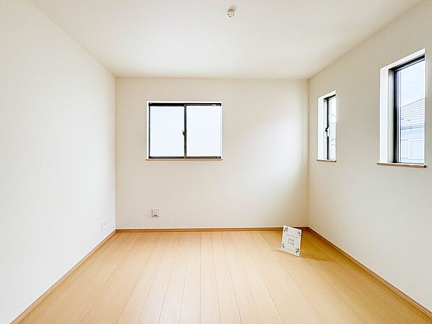 【洋室】充実した生活は伸びやかな居室空間から始まります。快適に・伸びやかに。心の潤いを求める方々へ。