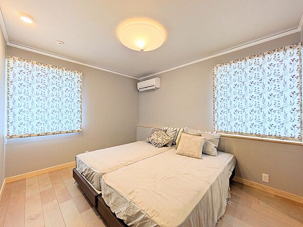 シンプルな内装はおしゃれのポイントです。シンプルは華美より飽きがこないからです。色や模様でおしゃれ感をだす。それがシンプルイズビューティーです。