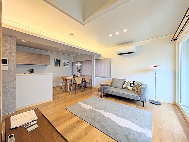 【Living-dining-リビングダイニング】流行に左右されず、将来にわたって価値が継続する「上質」な佇まい。