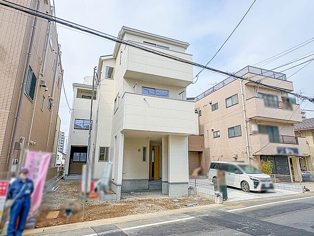 1号棟【外観】家族の温かさと陽光の暖かさ、楽しい毎日と明るい未来を予感させる「空間が織り成すひとつ先の住み心地」を演出します。