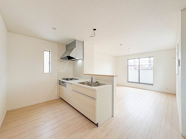 1号棟【LDK16.7帖+ワイドバルコニー】流行に左右されず、将来にわたって価値が継続する「上質」な佇まい。