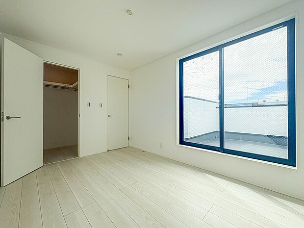 【寝室6.13帖】シンプルな内装はおしゃれのポイントです。シンプルは華美より飽きがこないからです。色や模様でおしゃれ感をだす。それがシンプルイズビューティーです。