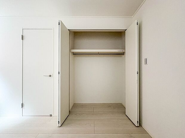 【収納】各部屋を最大限に広く使って頂ける様、全居住スペースに収納付。プライベートルームはゆったりと快適に。