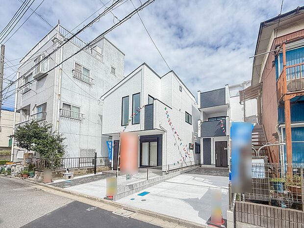 【外観】家族の温かさと陽光の暖かさ、楽しい毎日と明るい未来を予感させる「空間が織り成すひとつ先の住み心地」を演出します。