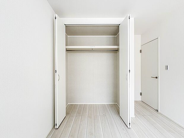 【収納】各部屋を最大限に広く使って頂ける様、全居住スペースに収納付。プライベートルームはゆったりと快適に。