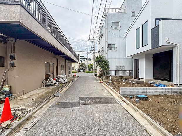【前面道路5.6ｍ】車の通行が少ないので、静かな住環境を維持することができます。