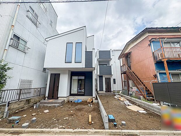 【現地】陽あたりの良さは必須条件。家族の温かさと陽光の暖かさ、楽しい毎日と明るい未来を予感させる。