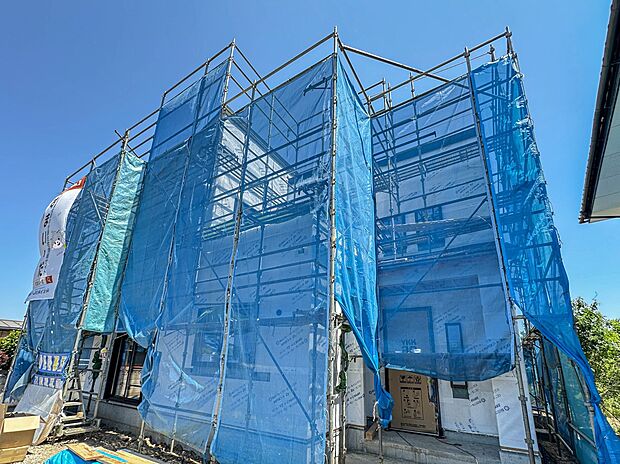 【外観】ここから始まる「日常」はご家族にとってかけがえのない時間となります。少しでも豊かに、快適に。そんな想いから本邸宅は生まれました。