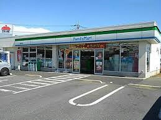 コンビニ 580m ファミリーマート上尾瓦葺店(ファミリーマートの強さは、少量のお惣菜を売るファミデリカとドラッグストアと組んだコラボ。サラダを中心にしたヘルシー食材が充実のコンビニです。)…