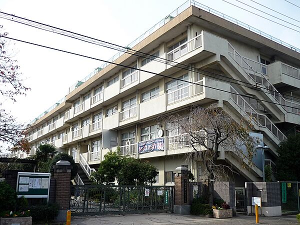 小学校 350m さいたま市立田島小学校(【さいたま市立田島小学校】　徒歩5分)