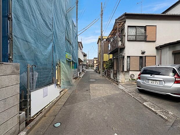 【前面道路】陽当りや通風性など各所に施された工夫で住みやすさを実現。部屋の大きさや周辺環境・街並など、資料には掲載していない情報が現地にはたくさんございます。是非ご確認下さい。※青空はイメー…
