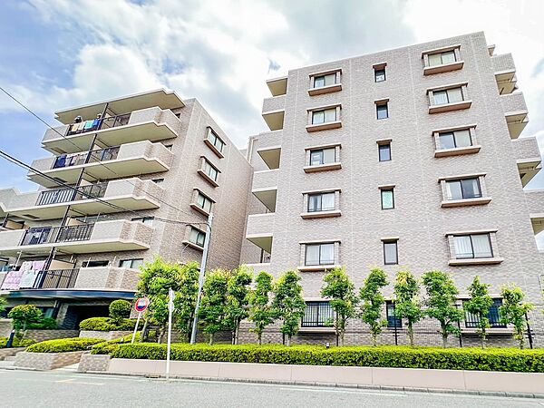 【外観】こちらの物件が少しでも気になるようでしたら、お気軽にお問合せください。人生でいちばん大きなお買い物ですので、ゆっくりご見学ください。ネット上の画像と実際の見学では、リアル感がまるで違…