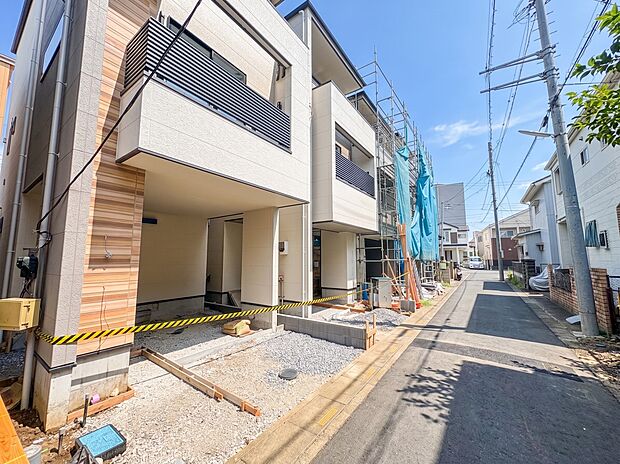 【前面道路4ｍ】車の通行が少ないので、静かな住環境を維持することができます。