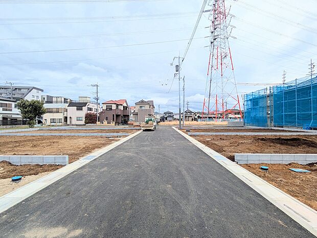 【前面道路】車の通行が少ないので、静かな住環境を維持することができます。