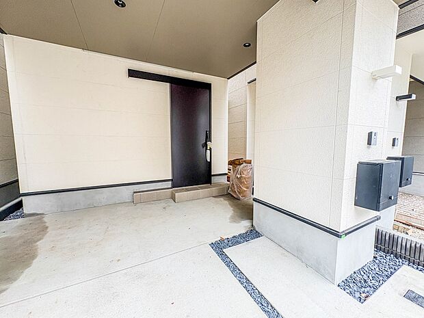 【玄関】こちらの物件が少しでも気になるようでしたら、お気軽にお問合せください。人生でいちばん大きなお買い物ですので、ゆっくりご見学ください。ネット上の画像と実際の見学では、リアル感がまるで違…