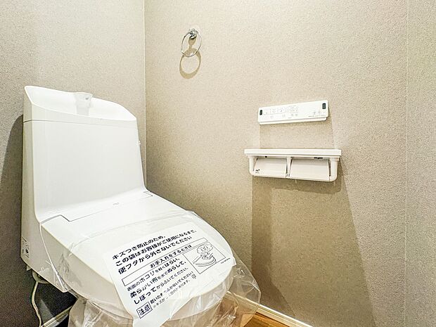 【Toilet-トイレ-】  いつも清潔なスペースであってほしいのが毎日使うトイレです。掃除がしやすいのはもちろん、落ち着けるスペースとして機能することも大切です。