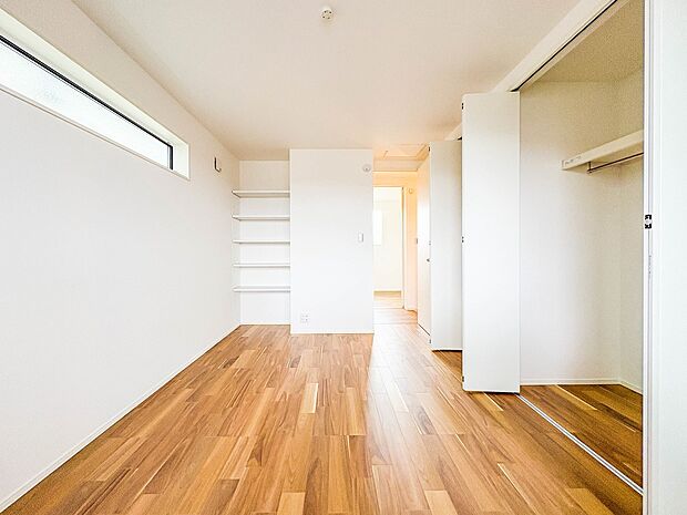 【収納】各部屋を最大限に広く使って頂ける様、全居住スペースに収納付。プライベートルームはゆったりと快適に。