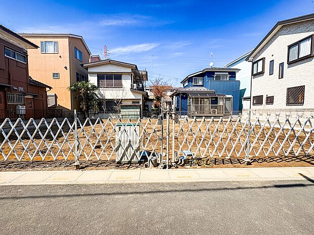 【前面道路4ｍ】車の通行が少ないので、静かな住環境を維持することができます。