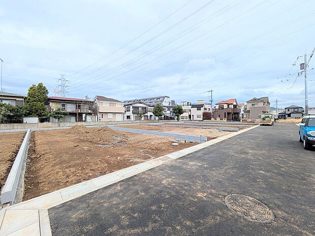 【前面道路】車の通行が少ないので、静かな住環境を維持することができます。