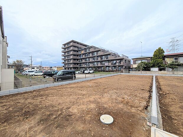 カースペース2台可。車が1台なら、来客用の駐車場や、駐輪スペースとしてご活用ください。