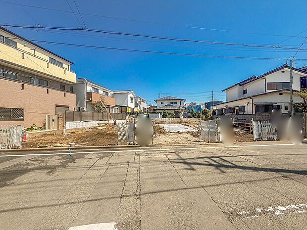 4号棟【外観】こちらの物件が少しでも気になるようでしたら、お気軽にお問合せください。人生でいちばん大きなお買い物ですので、ゆっくりご見学ください。ネット上の画像と実際の見学では、リアル感がま…