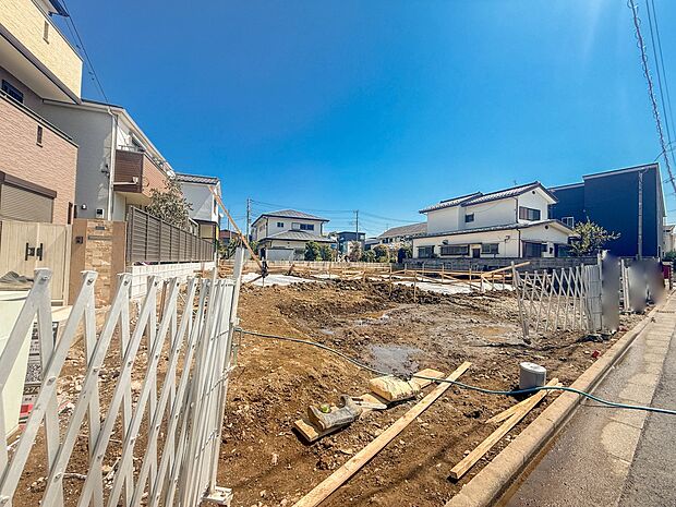 1号棟【外観】ここから始まる「日常」はご家族にとってかけがえのない時間となります。少しでも豊かに、快適に。そんな想いから本邸宅は生まれました。　