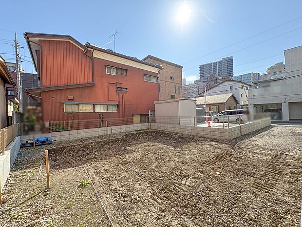 【現地土地写真】車の通行が少ないので、静かな住環境を維持することができます。