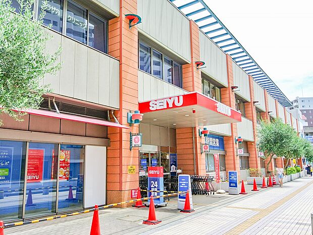 スーパー 500m 西友川口本町店(【西友川口本町店　徒歩7分】全国展開の強さをもっています。東京都を拠点として全国展開するスーパーマーケットチェーンです。家族の味方を自負し、食料品、衣料品…