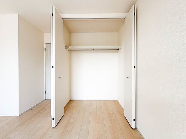 【収納】各部屋を最大限に広く使って頂ける様、全居住スペースに収納付。プライベートルームはゆったりと快適に。