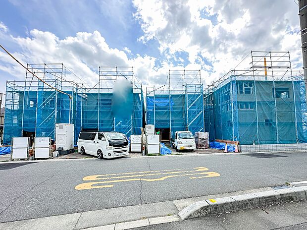 【前面道路】陽当りや通風性など各所に施された工夫で住みやすさを実現。部屋の大きさや周辺環境・街並など、資料には掲載していない情報が現地にはたくさんございます。是非ご確認下さい。