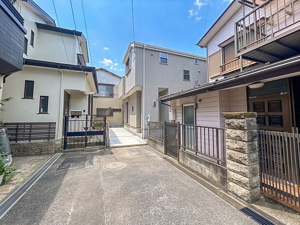【前面道路】私道幅員4mです。持分10.57m2。