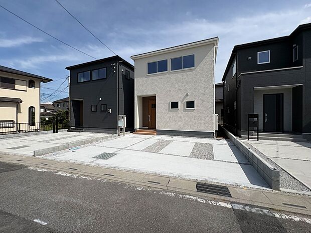 【外観】家族の温かさと陽光の暖かさ、楽しい毎日と明るい未来を予感させる「空間が織り成すひとつ先の住み心地」を演出します。