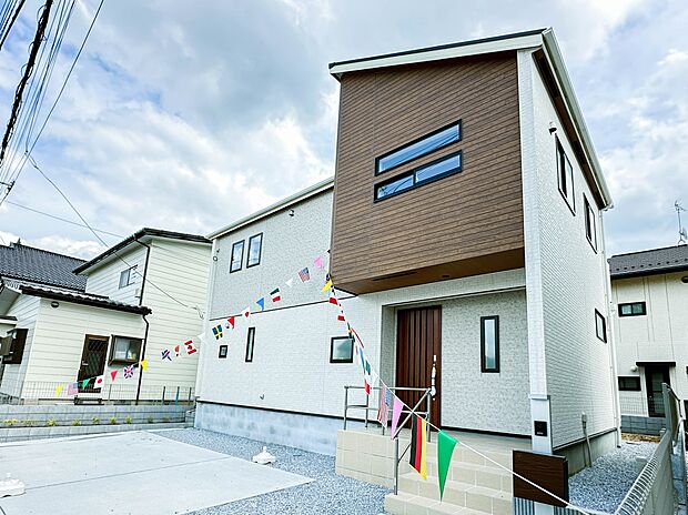 【外観】家は一生のお買物。自分ならではの家族ならではの、家にしたい。書斎を設ける。子どものプレイングルームを設ける。趣味のオーディオルームを設置する。夢を追うオンリーワンの家です。