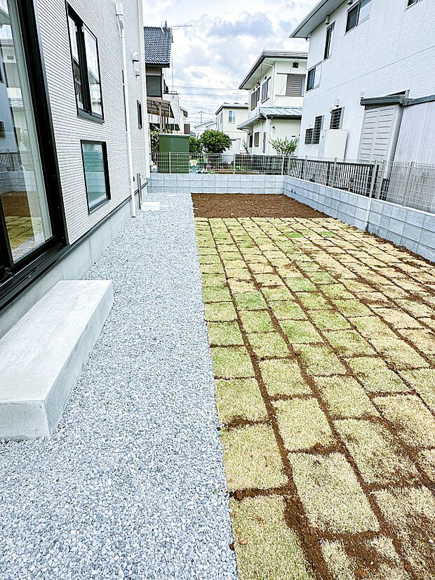 【庭】庭がある戸建てに住む楽しみのひとつは、自分たちの好みに合わせて、家庭菜園や庭づくりができることでしょう。自由自在に庭をコーディネートしてみませんか！