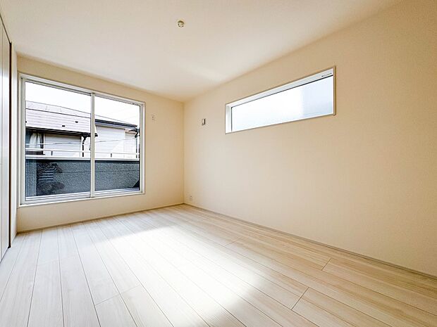 【寝室6.7帖】シンプルな内装はおしゃれのポイントです。シンプルは華美より飽きがこないからです。色や模様でおしゃれ感をだす。それがシンプルイズビューティーです。