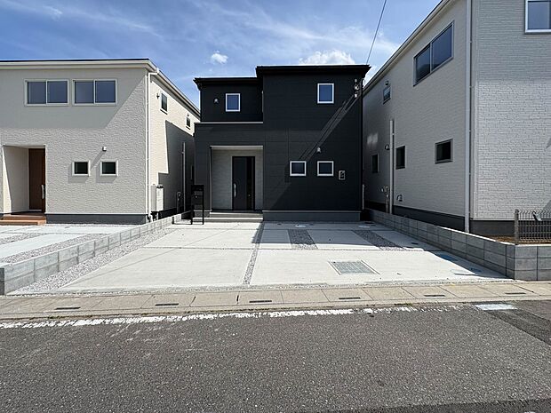 【前面道路】車の通行が少ないので、静かな住環境を維持することができます。