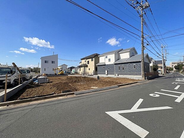 2号棟【現地】※CG加工により晴天にしています。周辺環境・街並など、資料には掲載していない情報が現地にはたくさんございます。是非現地をご確認下さい。