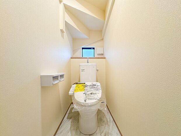 I棟【トイレ】ウォシュレット付。快適で衛生的な洗浄機能付温水シャワートイレです。