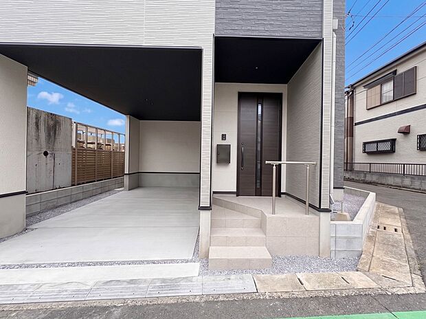 【玄関】玄関はおうちの顔と言われます。玄関アプローチは、外観デザインの印象を左右します。