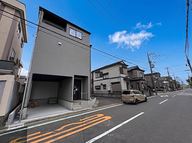 【前面道路】車の通行が少ないので、静かな住環境を維持することができます。