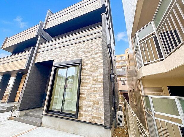 E棟【外観】陽当りや通風性など各所に施された工夫で住みやすさを実現。部屋の大きさや周辺環境・街並など、資料には掲載していない情報が現地にはたくさんございます。是非ご確認下さい。