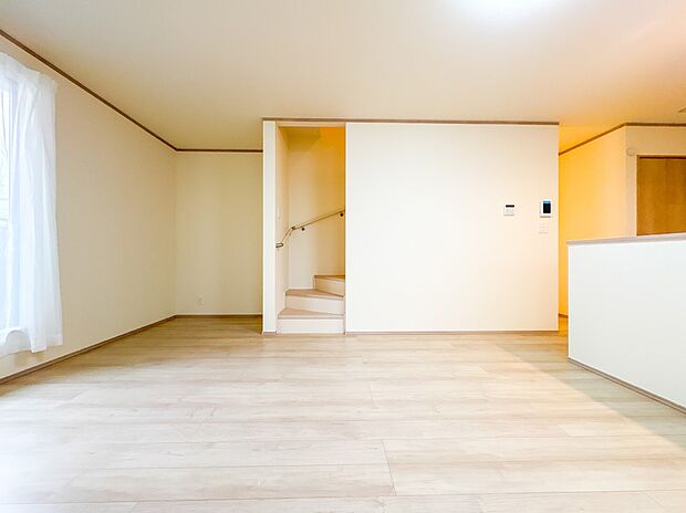 E棟【LDK15.87帖】料理をしながら、後片付けをしながら二人で会話を楽しみたい空間。