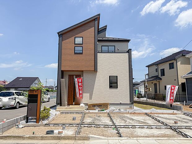 【前面道路6m】車の通行が少ないので、静かな住環境を維持することができます。